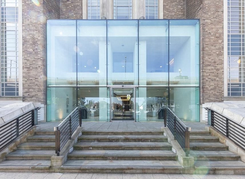 Properties to let in Great West Road - TW8 0HE view1