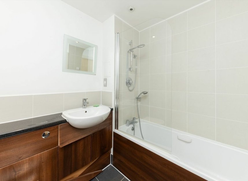 Properties to let in Great West Road - TW8 0HD view7