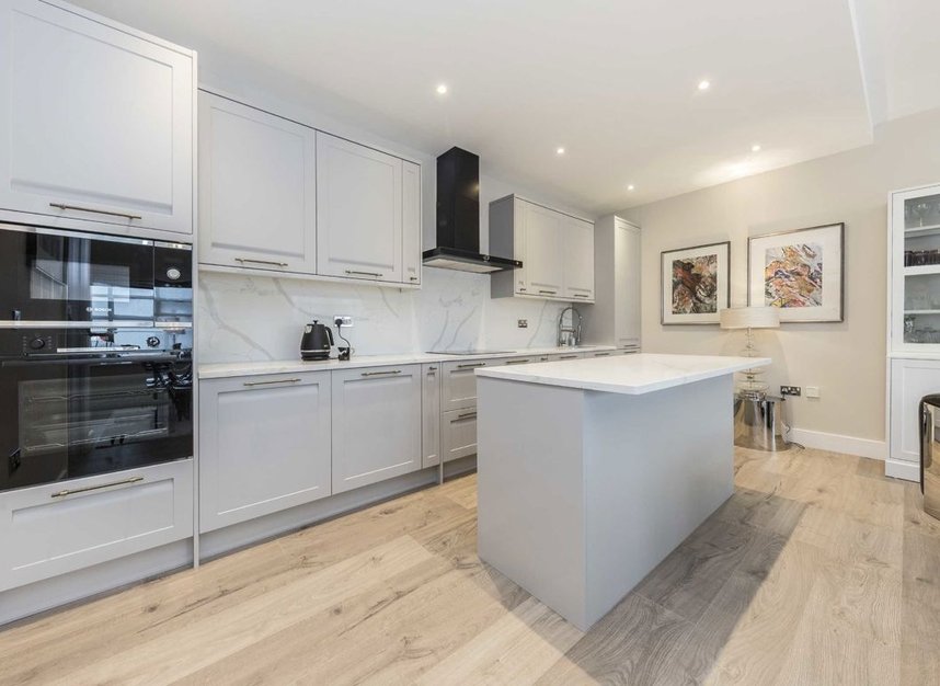 Properties to let in Great West Road - TW8 0HE view2