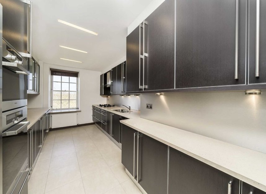 Properties to let in Grosvenor Square - W1K 2HS view3