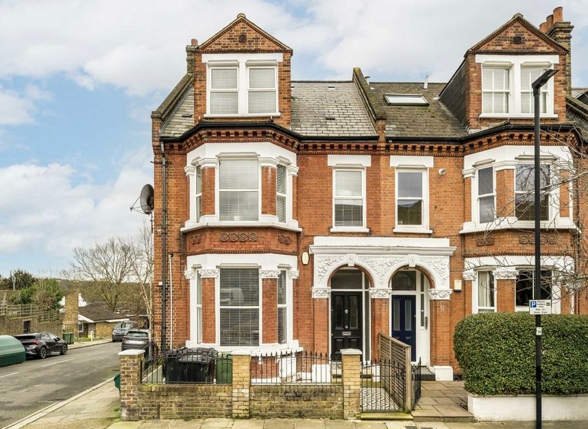 Properties let in Gubyon Avenue - SE24 0DU view1