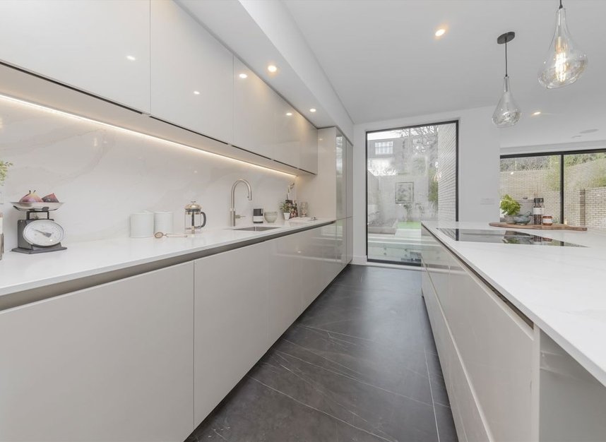 Properties to let in Gulliver Place - N10 3HF view12