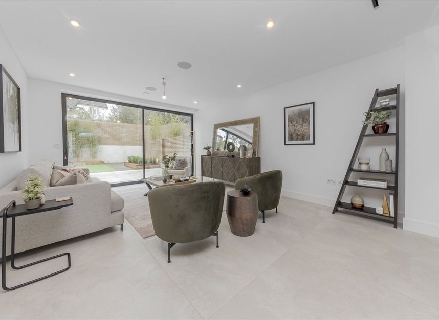Properties to let in Gulliver Place - N10 3HF view3
