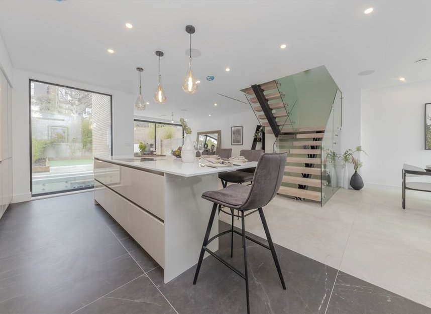 Properties to let in Gulliver Place - N10 3HF view11