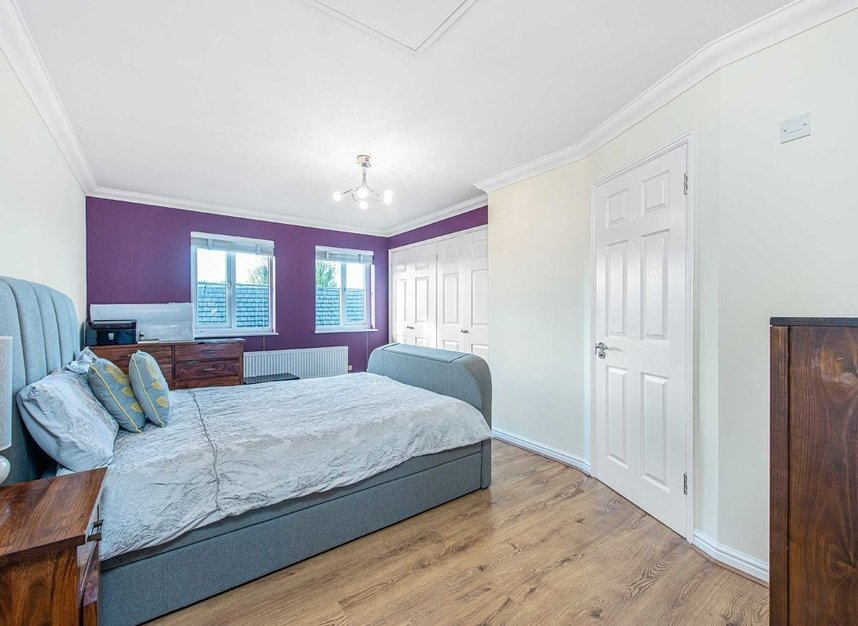 Properties to let in Halton Close - N11 3HQ view4