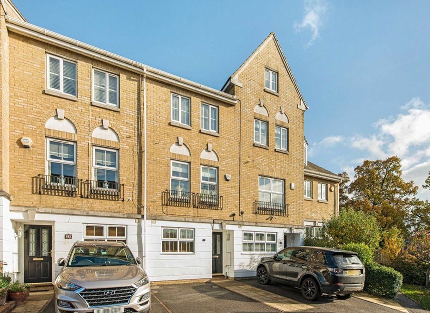 Properties to let in Halton Close - N11 3HQ view13
