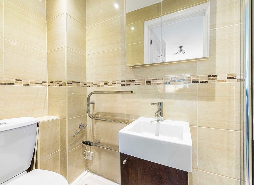 Properties to let in Halton Close - N11 3HQ view5