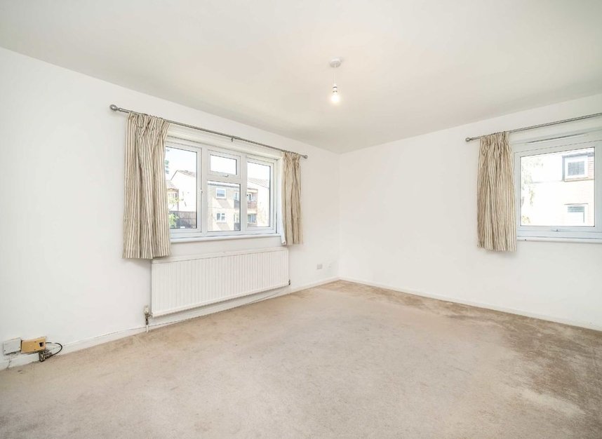 Properties let in Hammond Close - TW12 2DE view2