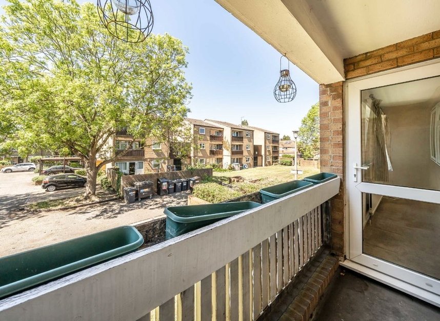 Properties let in Hammond Close - TW12 2DE view6