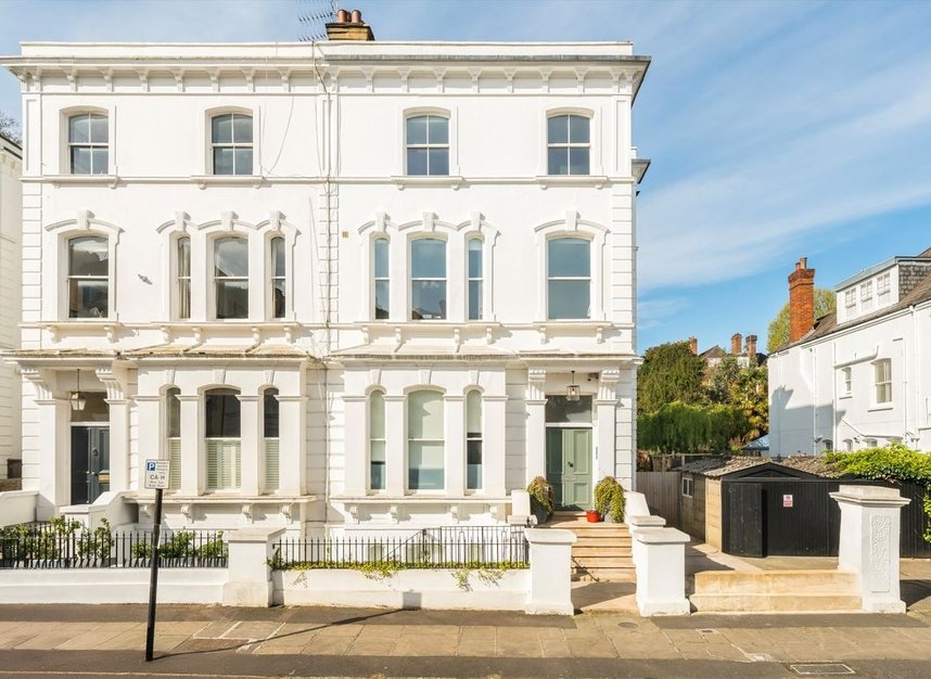 Properties to let in Hampstead Hill Gardens - NW3 2PL view1