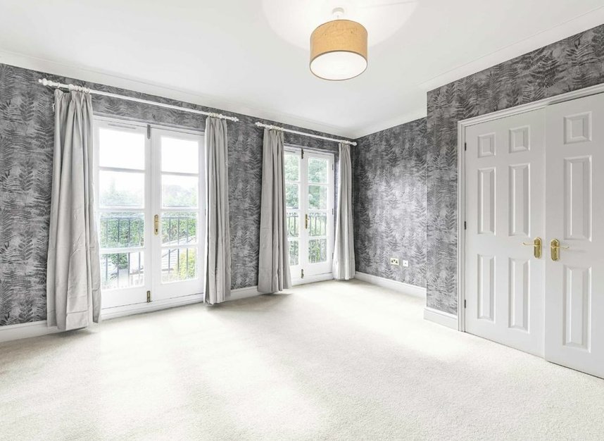 Properties let in Hampton Court Crescent - KT8 9BA view6