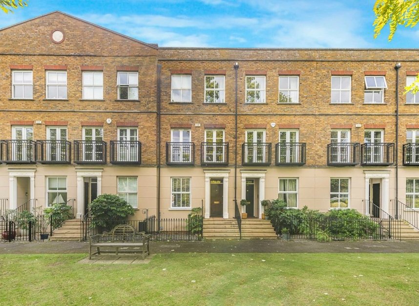 Properties let in Hampton Court Crescent - KT8 9BA view1