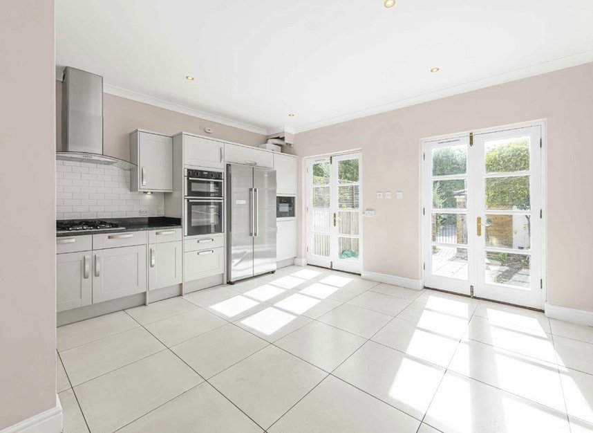 Properties let in Hampton Court Crescent - KT8 9BA view3