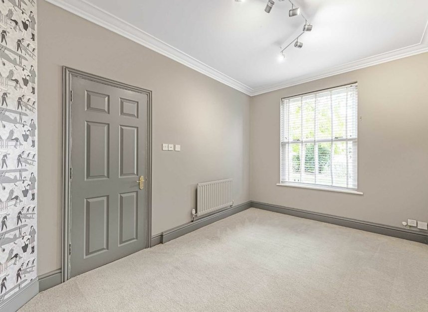 Properties let in Hampton Court Crescent - KT8 9BA view8