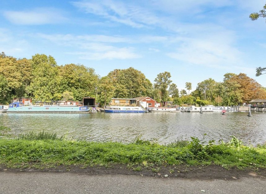 Properties let in Hampton Court Crescent - KT8 9BA view7