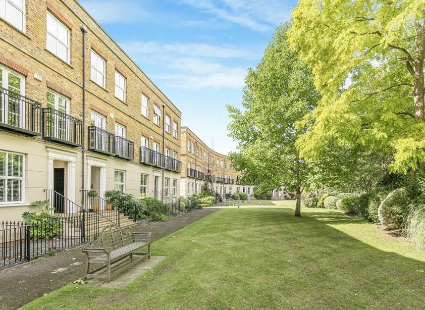 Properties let in Hampton Court Crescent - KT8 9BA view5