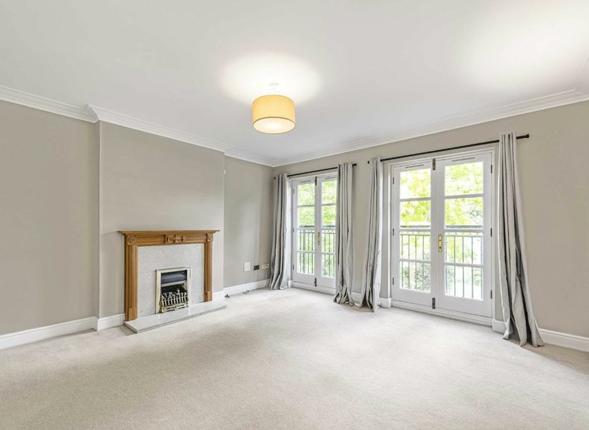 Properties let in Hampton Court Crescent - KT8 9BA view9