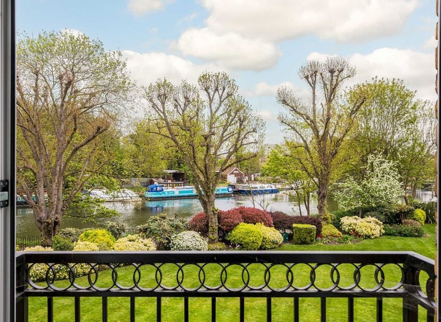 Properties let in Hampton Court Crescent - KT8 9BA view11
