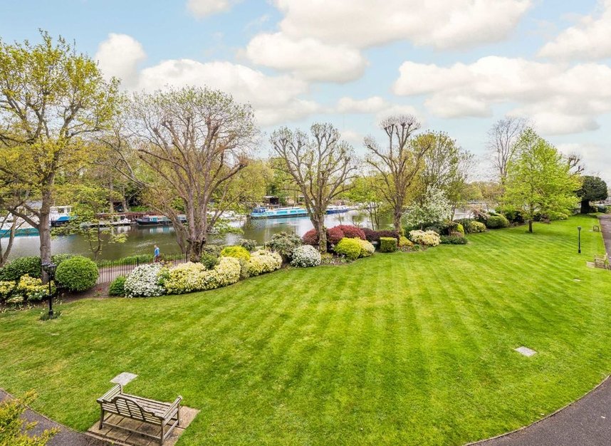 Properties let in Hampton Court Crescent - KT8 9BA view12