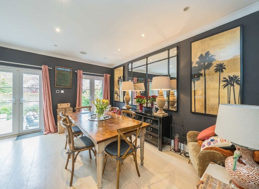 Properties let in Hampton Court Crescent - KT8 9BA view6