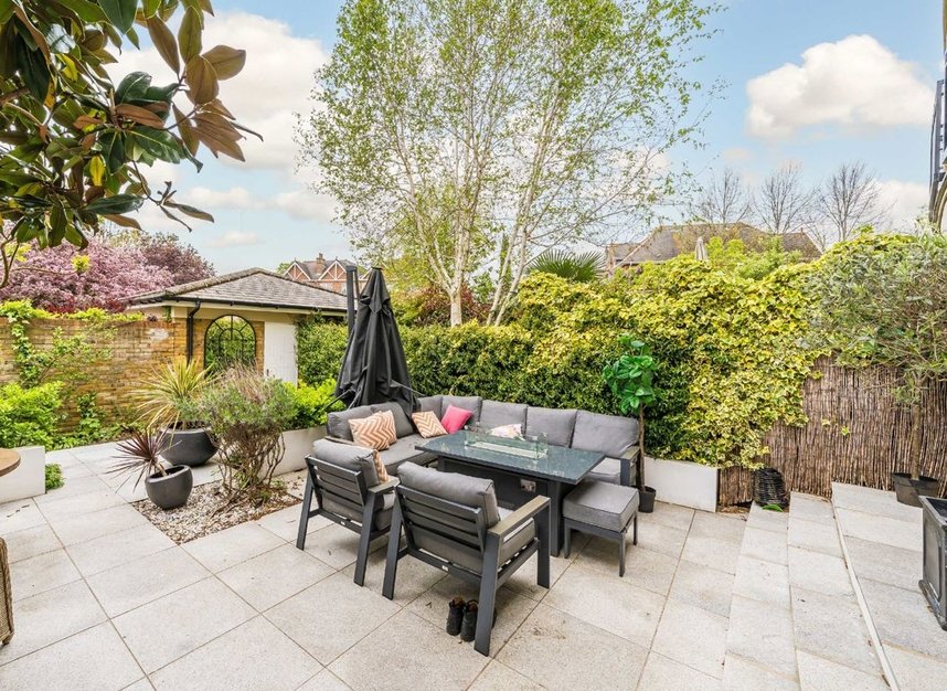 Properties let in Hampton Court Crescent - KT8 9BA view4