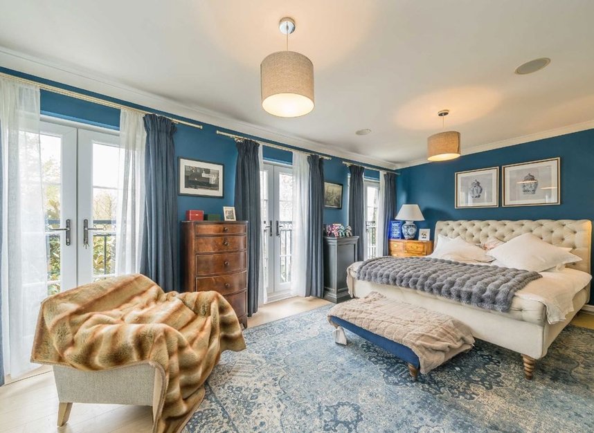 Properties let in Hampton Court Crescent - KT8 9BA view5