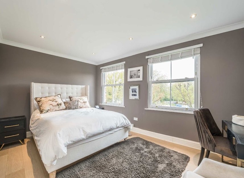 Properties let in Hampton Court Crescent - KT8 9BA view9