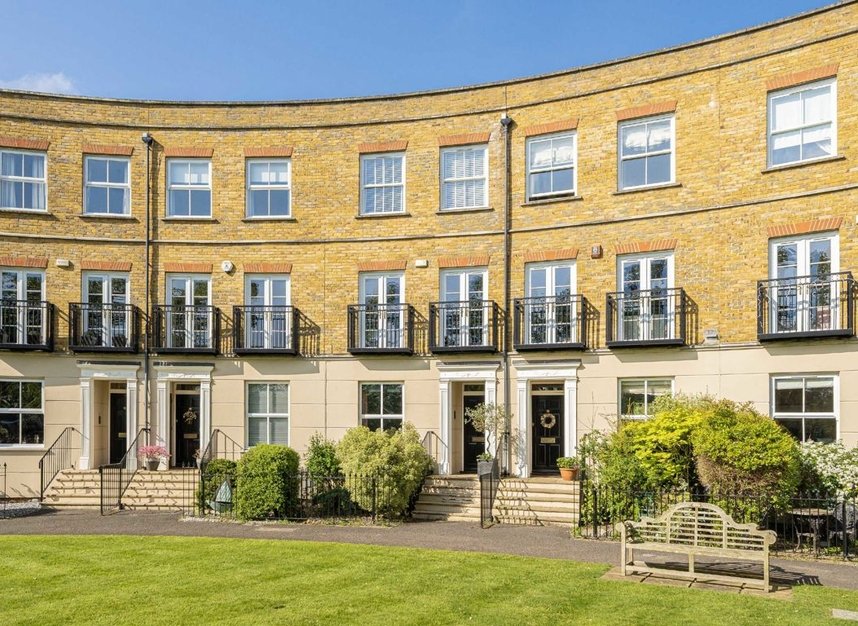 Properties let in Hampton Court Crescent - KT8 9BA view1