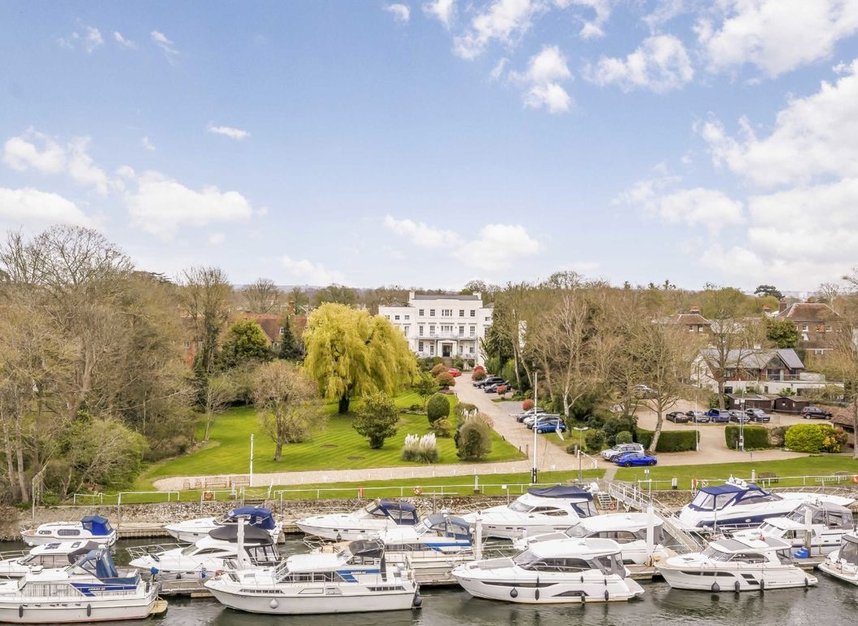 Properties to let in Hampton Court Road - KT8 9BD view5