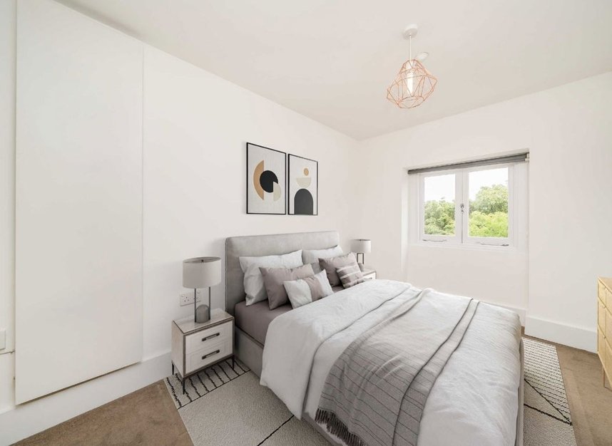 Properties to let in Hampton Court Road - KT8 9BD view4