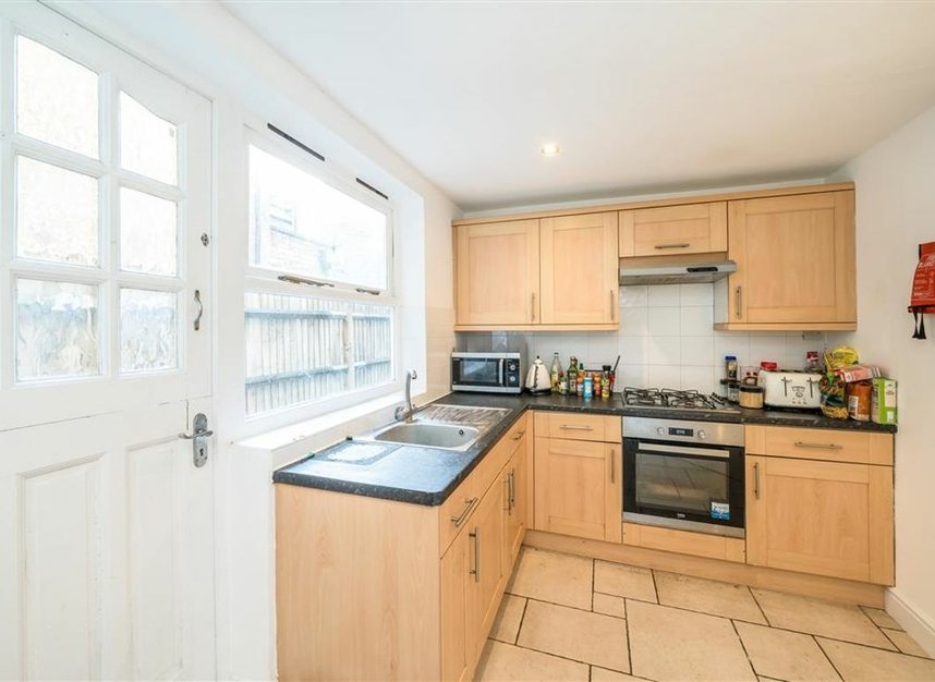 Properties to let in Handforth Road - SW9 0LL view3