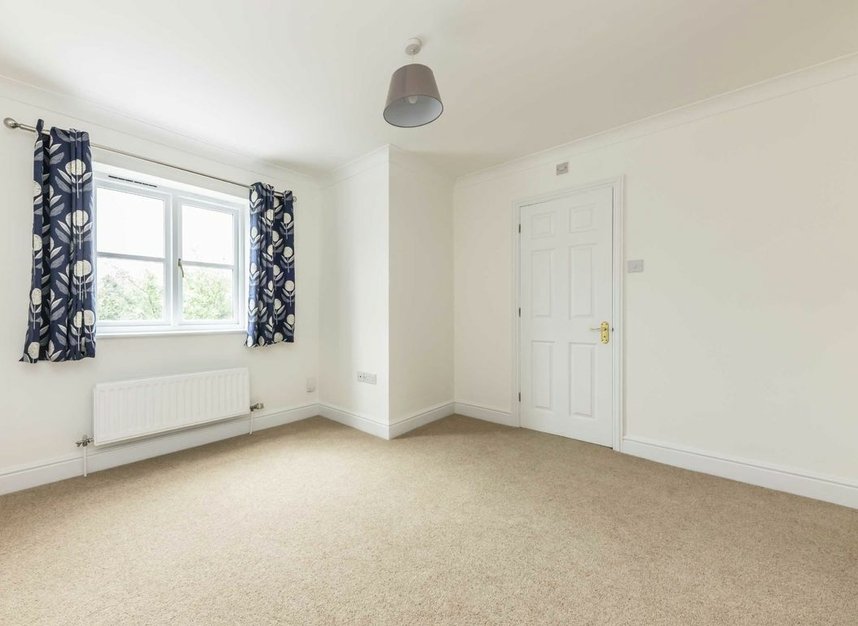 Properties let in Harvey Drive - TW12 2FB view5