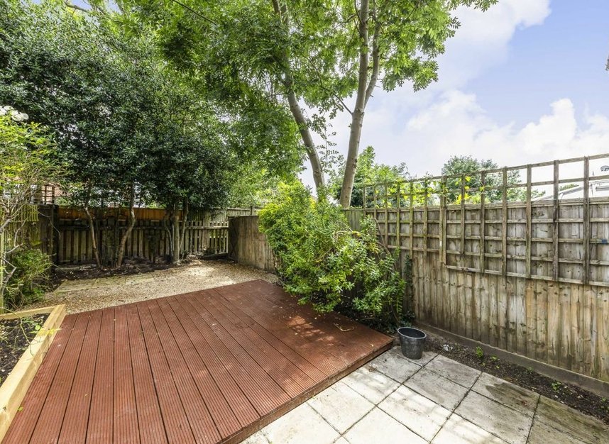 Properties let in Harvey Drive - TW12 2FB view4