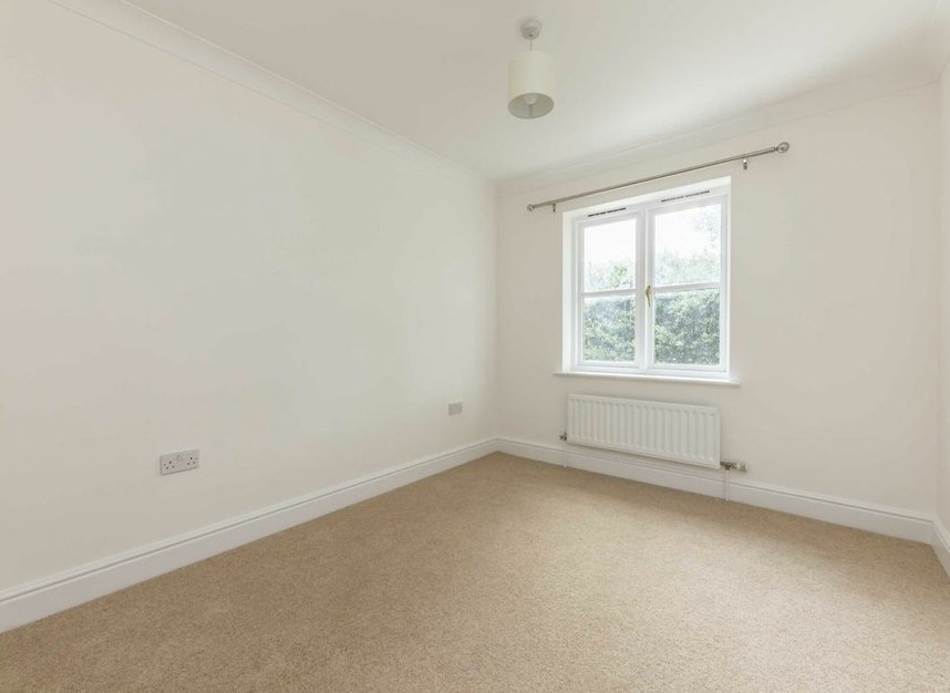 Properties let in Harvey Drive - TW12 2FB view6