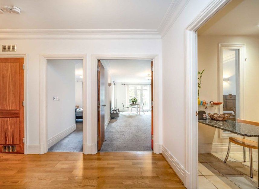 Properties to let in Hendon Lane - N3 3SH view11