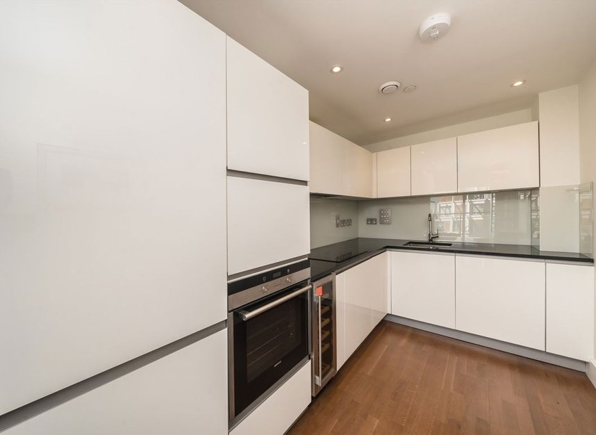 Properties let in Henry Macaulay Avenue - KT2 5FG view4