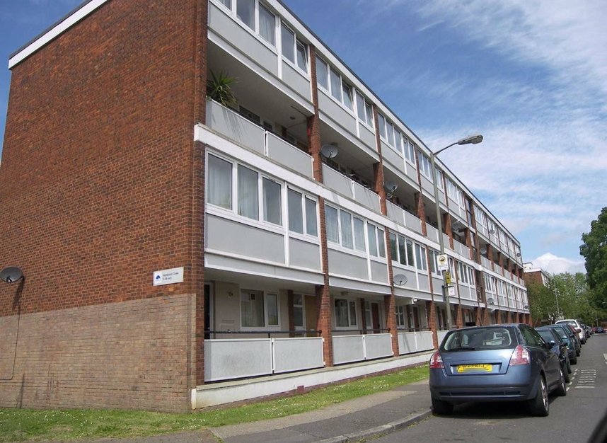 Flat to rent in Hersham Close, London, SW15 (Ref 152155) Dexters
