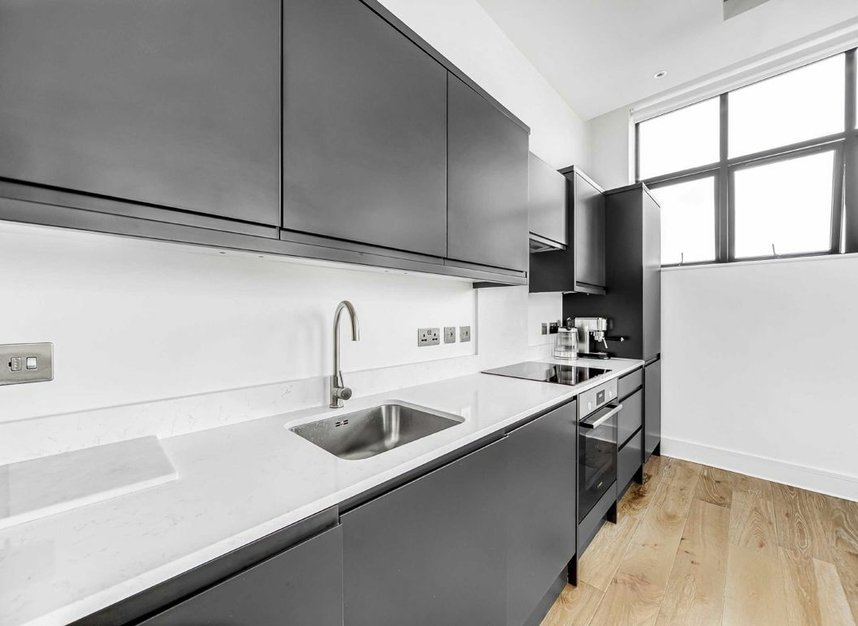 Properties let in High Road - N12 9QL view3