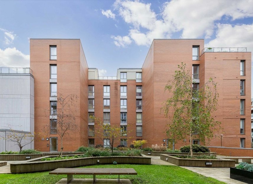 Properties to let in High Street - TW8 0FT view1