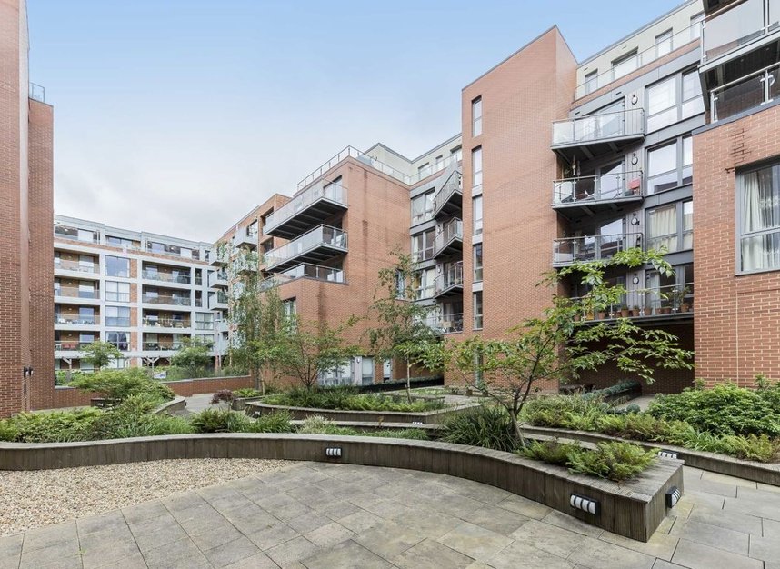 Properties to let in High Street - TW8 0FT view1