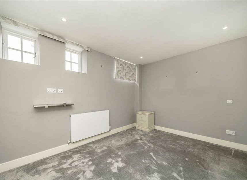 Properties let in High Street - KT1 4DG view10