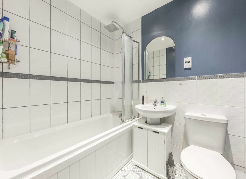 Properties let in Hither Green Lane - SE13 6TG view4