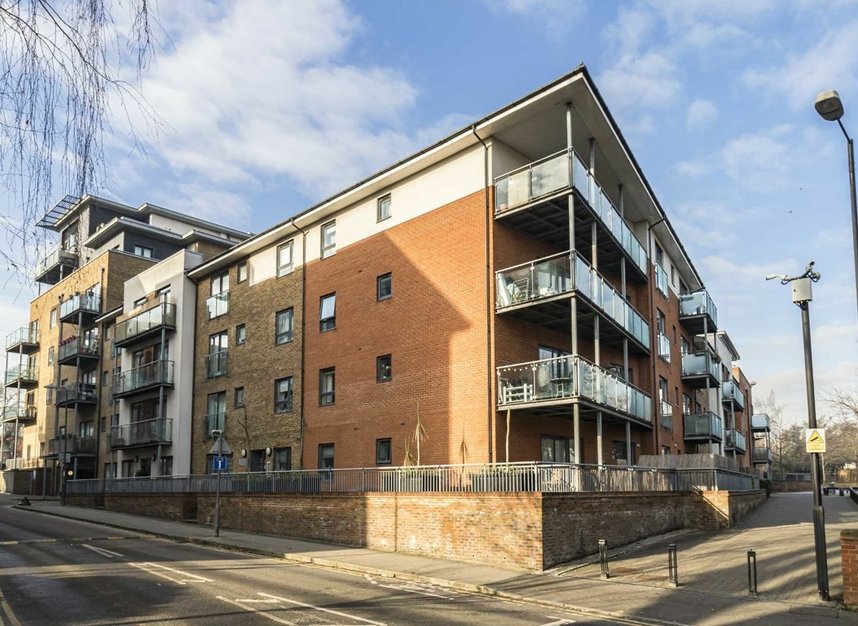 Properties let in Hither Green Lane - SE13 6TG view1