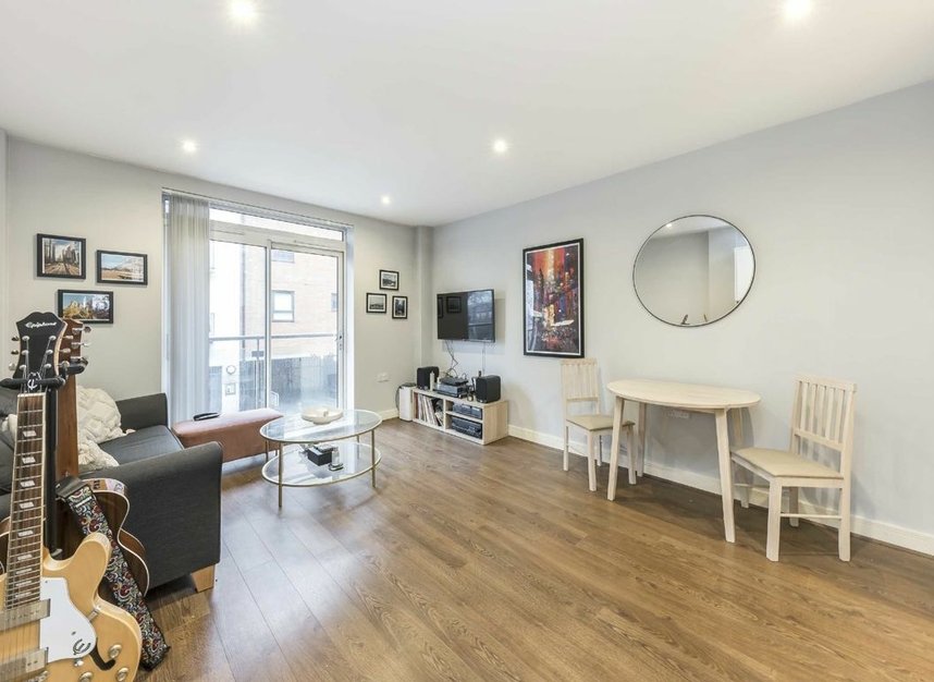 Properties let in Hither Green Lane - SE13 6TG view2