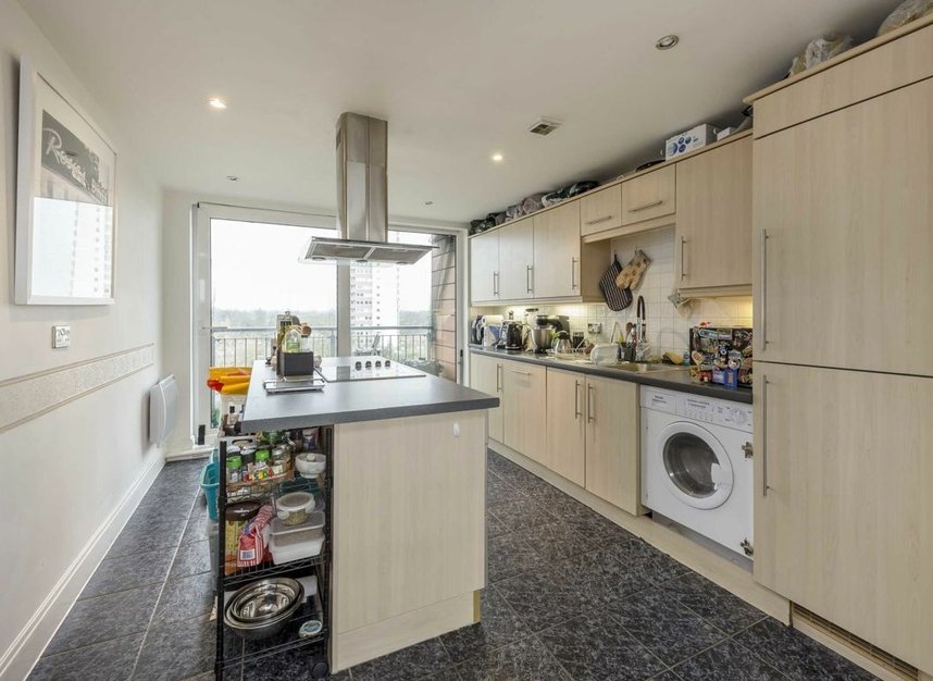 Properties to let in Holland Gardens - TW8 0BG view4