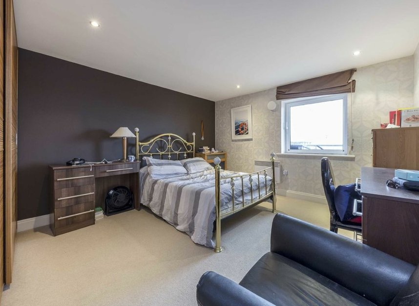 Properties to let in Holland Gardens - TW8 0BG view5