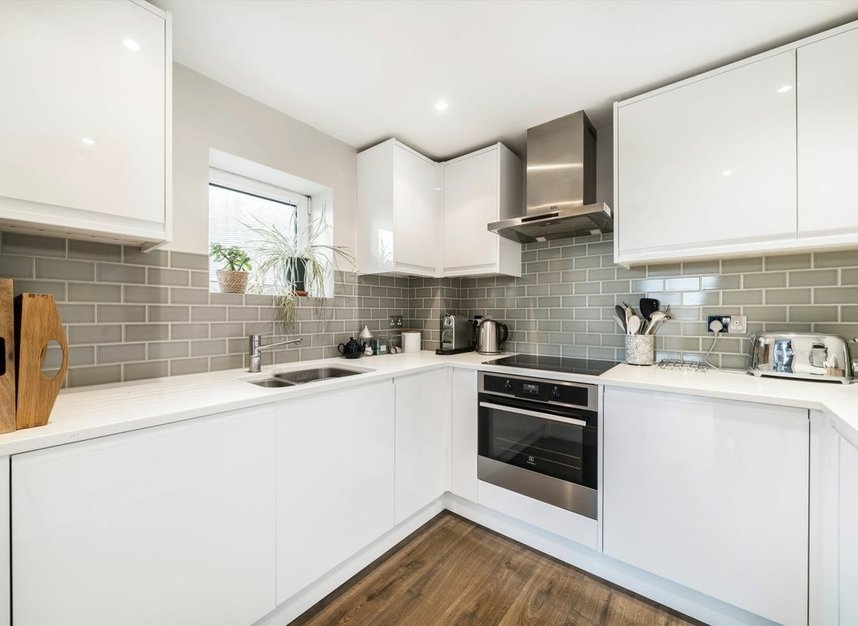Properties to let in Holland Gardens - TW8 0BE view2