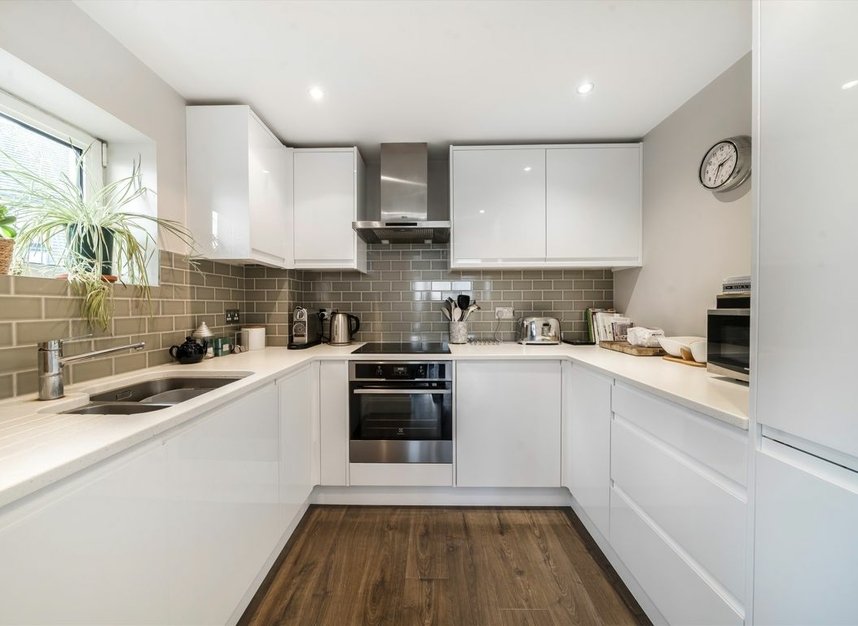 Properties to let in Holland Gardens - TW8 0BE view3