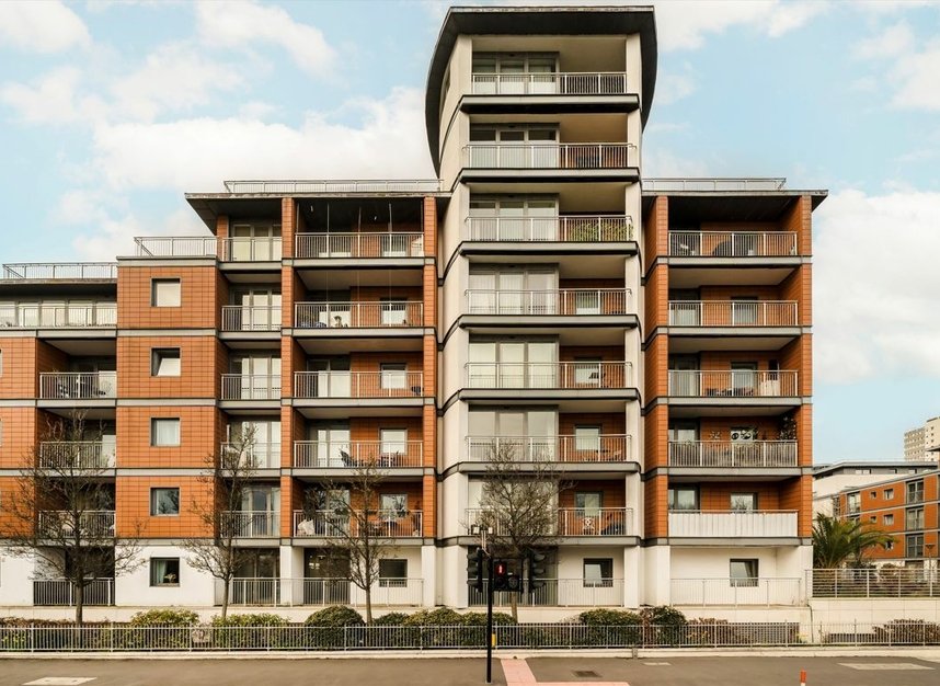 Properties to let in Holland Gardens - TW8 0BE view1