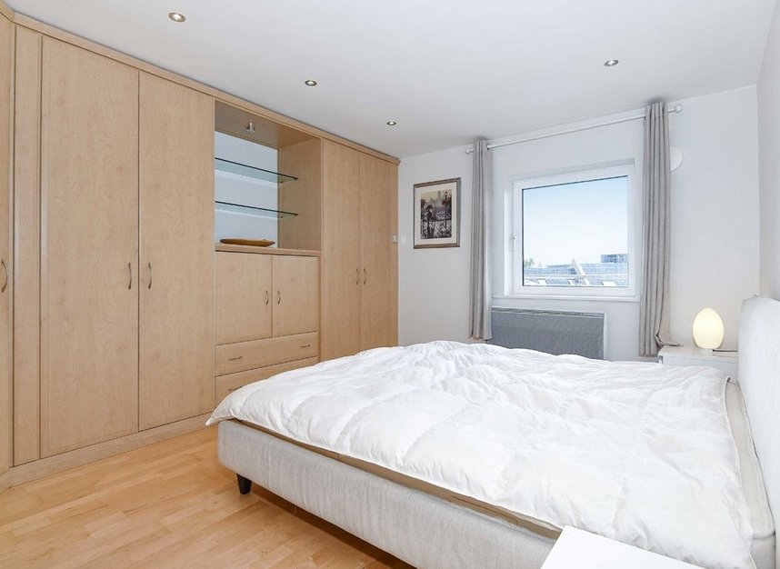 Properties let in Holland Gardens - TW8 0BF view6